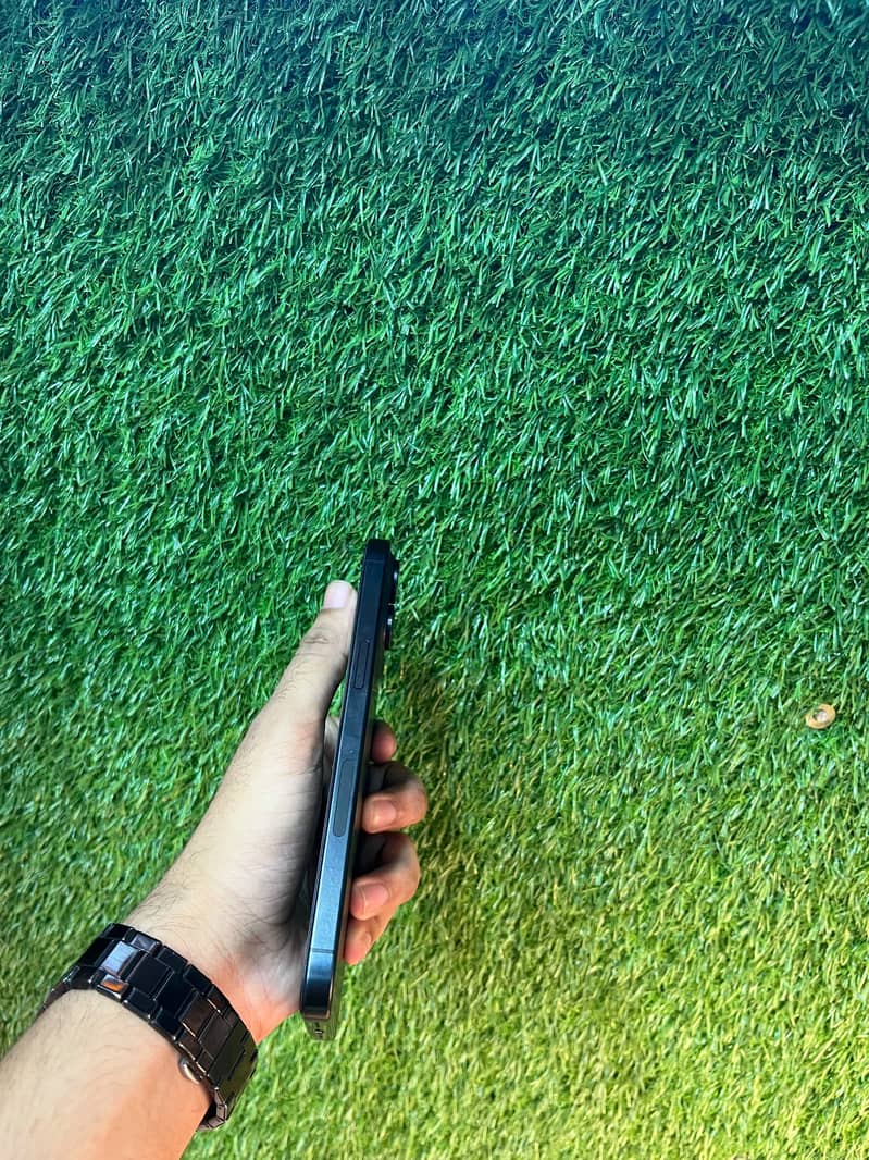 Apple iPhone 15 Pro Max 5
