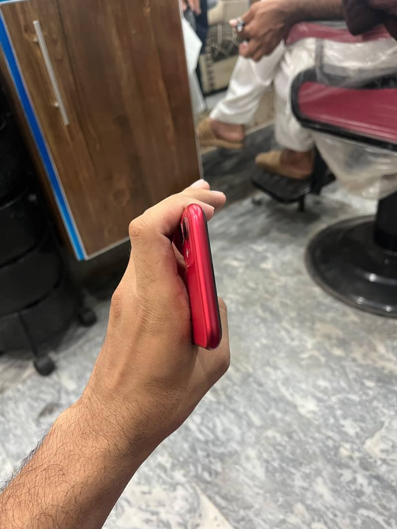 Apple iPhone 11 3
