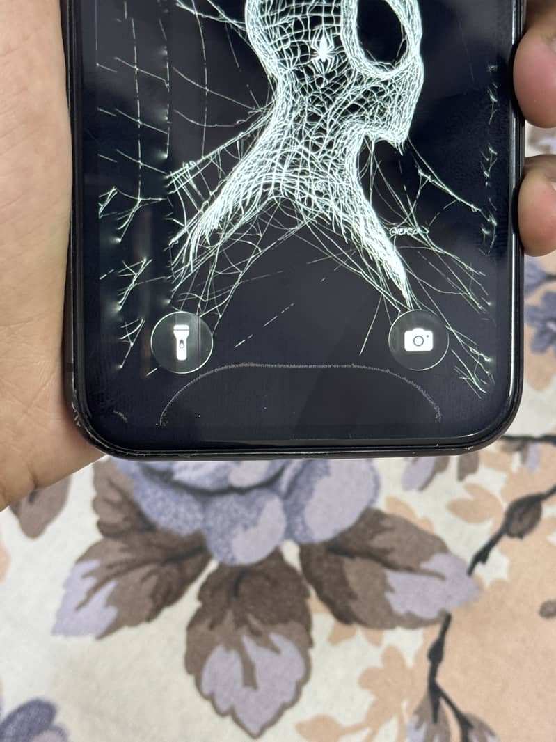 Apple iPhone 11 4