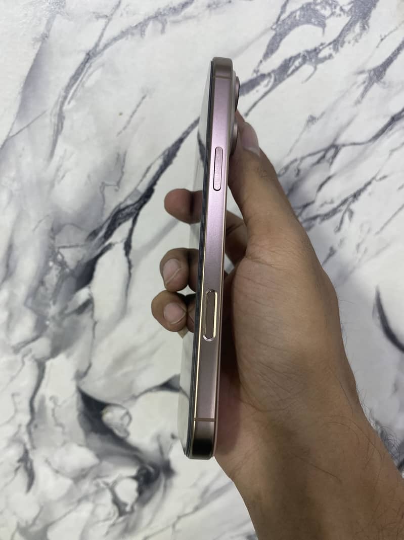 Apple iPhone 16 Pro Max 1