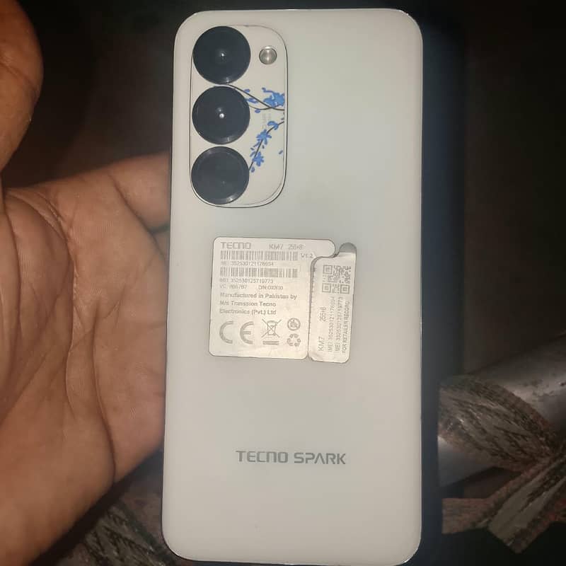 Tecno spark 40pro puls 1