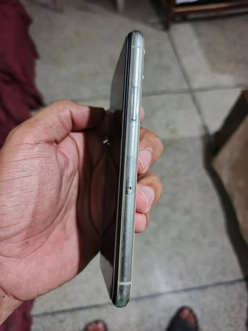 Apple iPhone 11 Pro 2