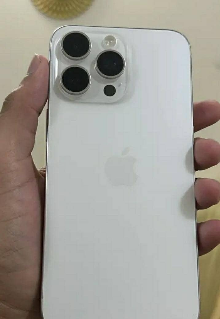 Apple iPhone 15 Pro 0