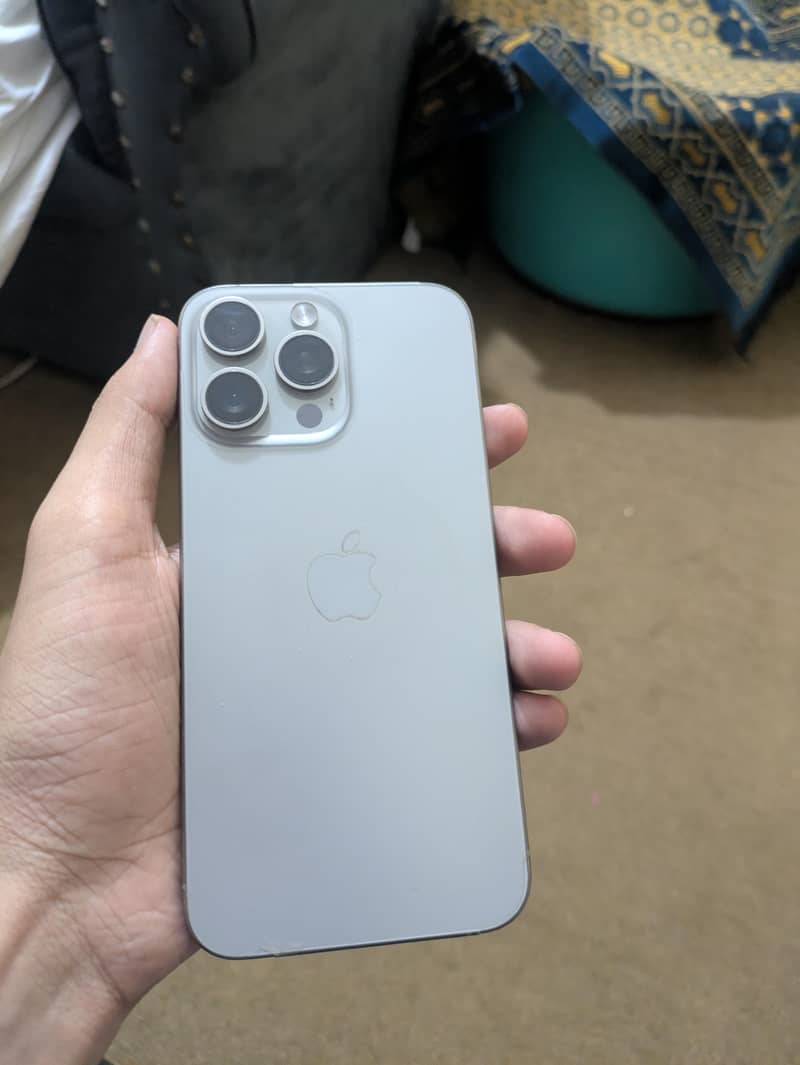 Apple iPhone 15 Pro Max 0