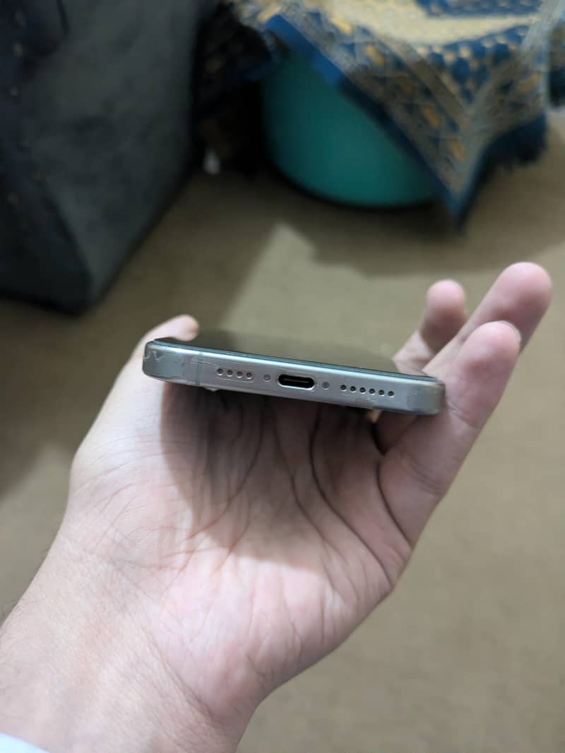 Apple iPhone 15 Pro Max 4