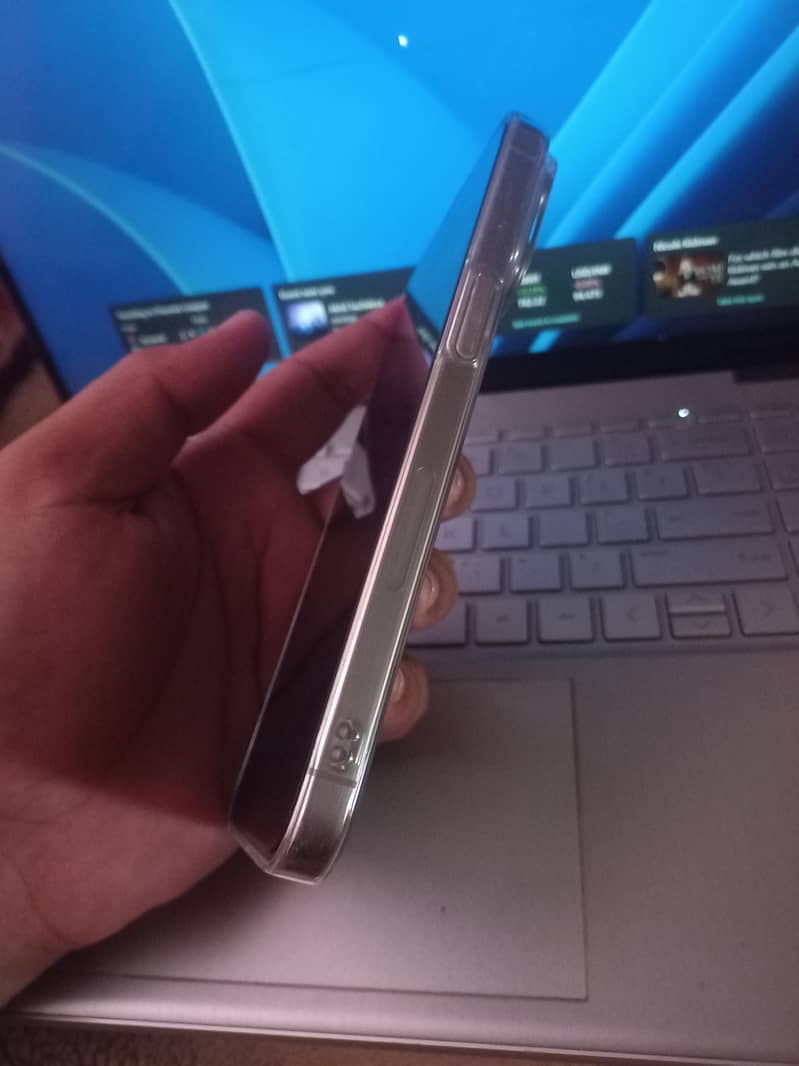 Apple iPhone 15 Pro Max 6