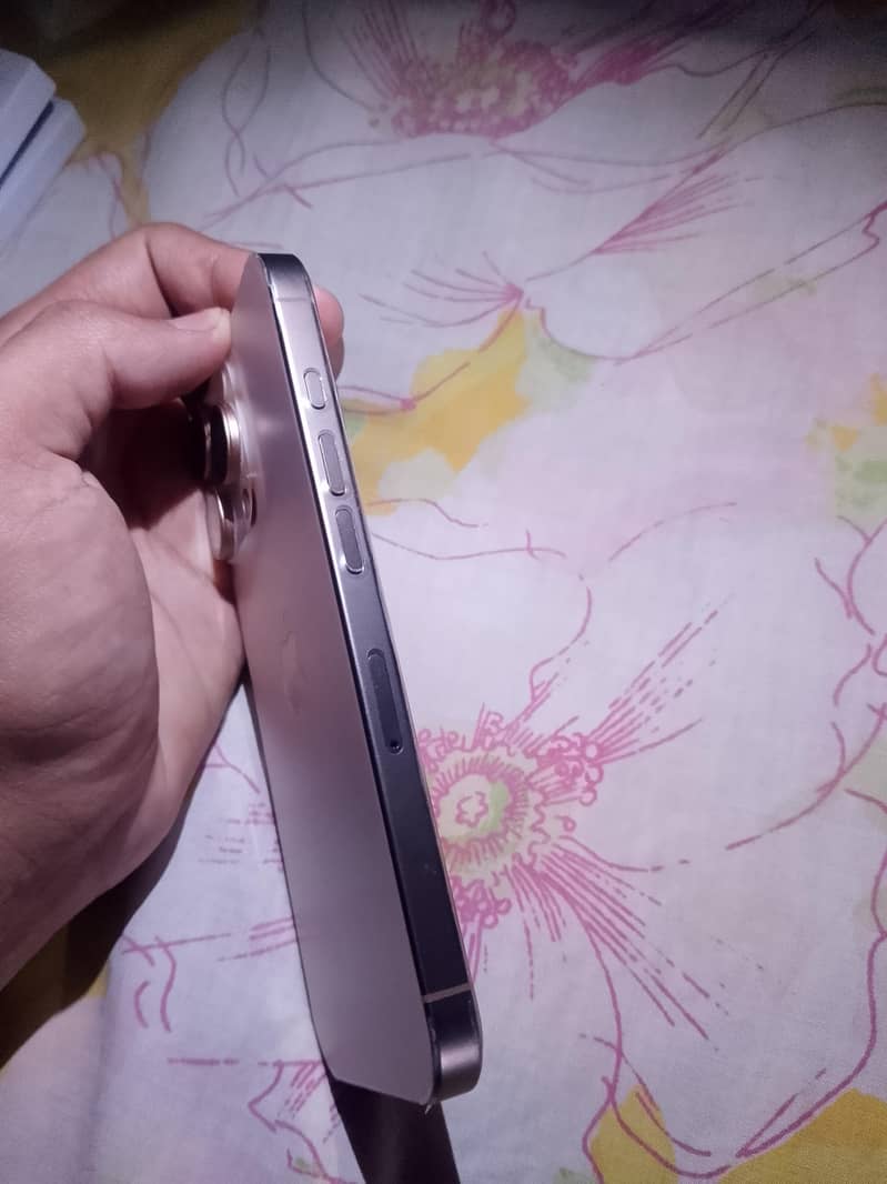Apple iPhone 16 Pro 4