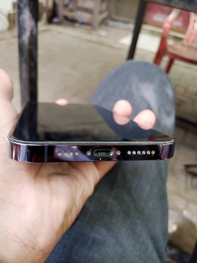 Apple iPhone 14 Pro Max 1