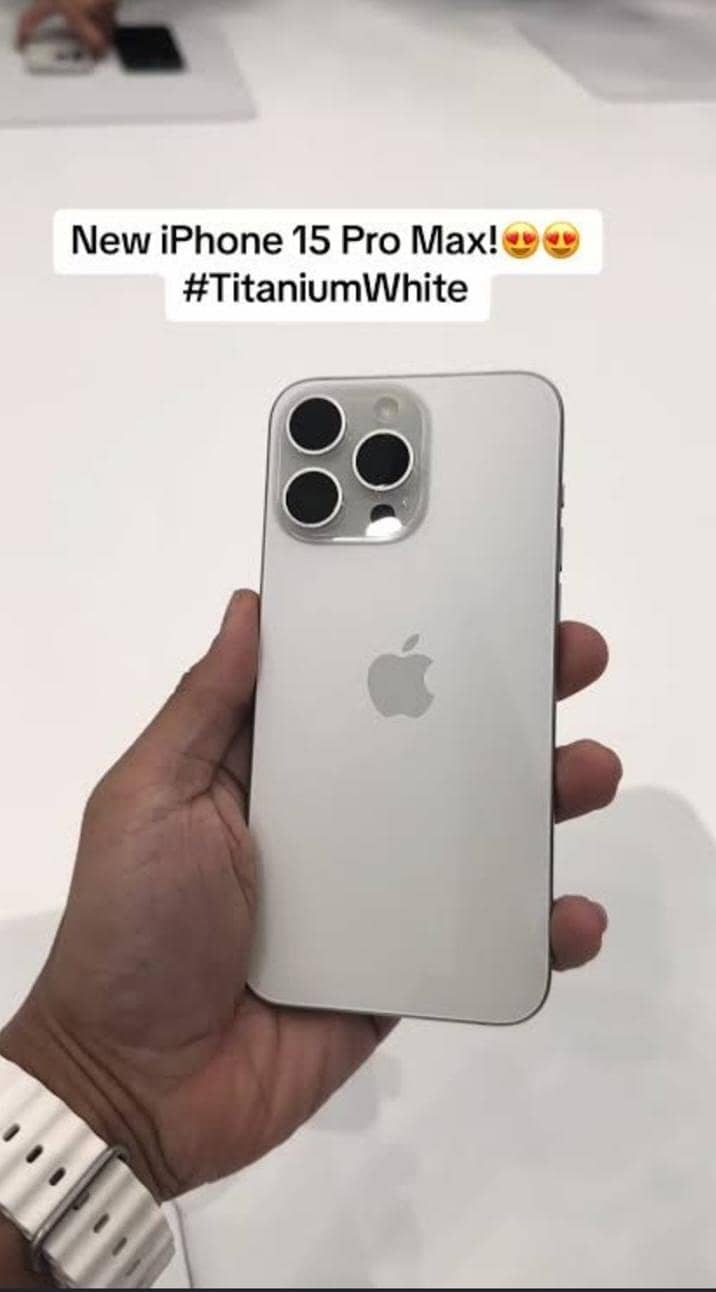 Apple iPhone 15 Pro Max 0