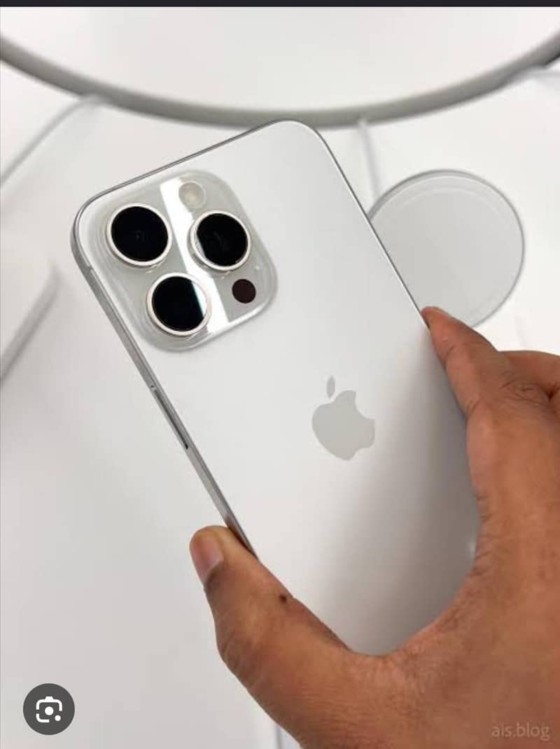 Apple iPhone 15 Pro Max 2