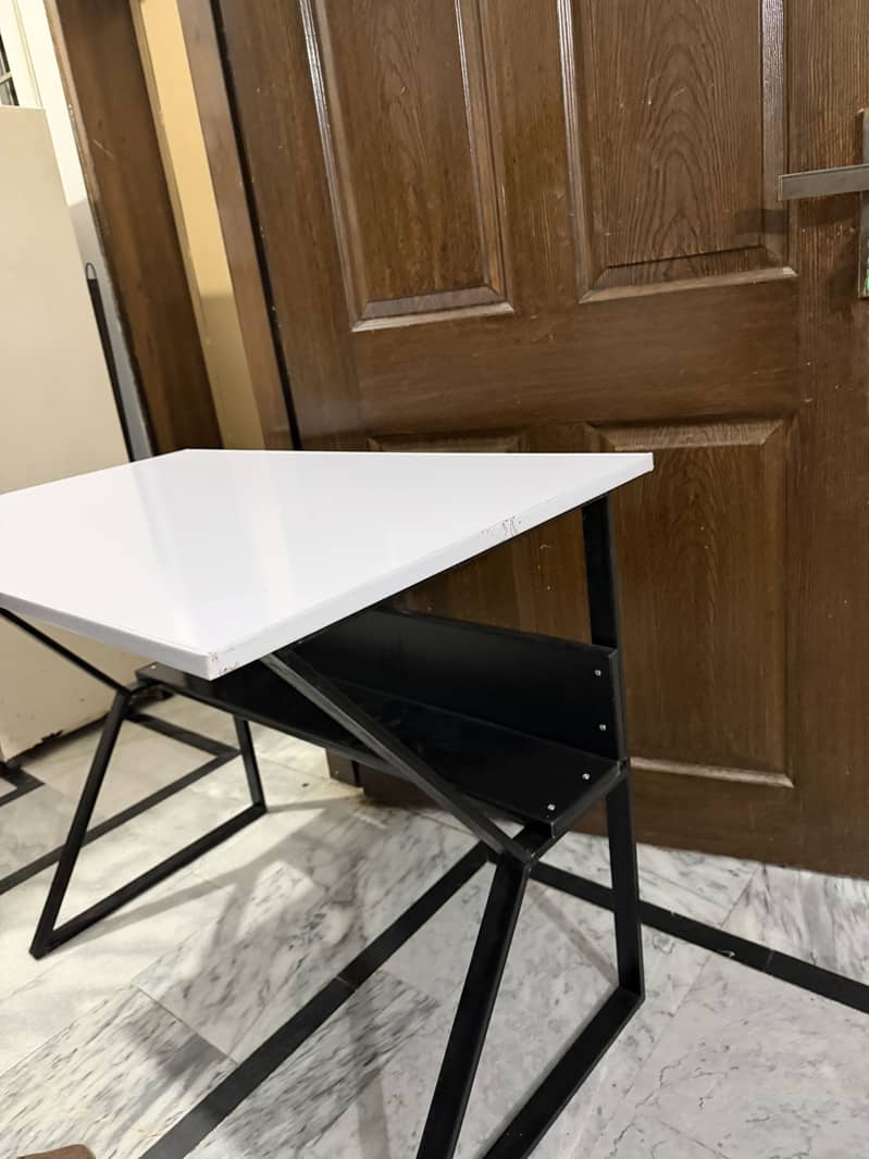 Study Table or Reading Desk New 10/10 0