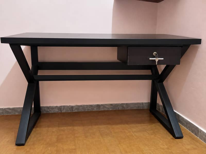 Modern Black Computer & Office Table with Lockable Drawer 1