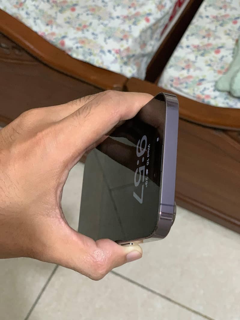 Apple iPhone 14 Pro Max 1