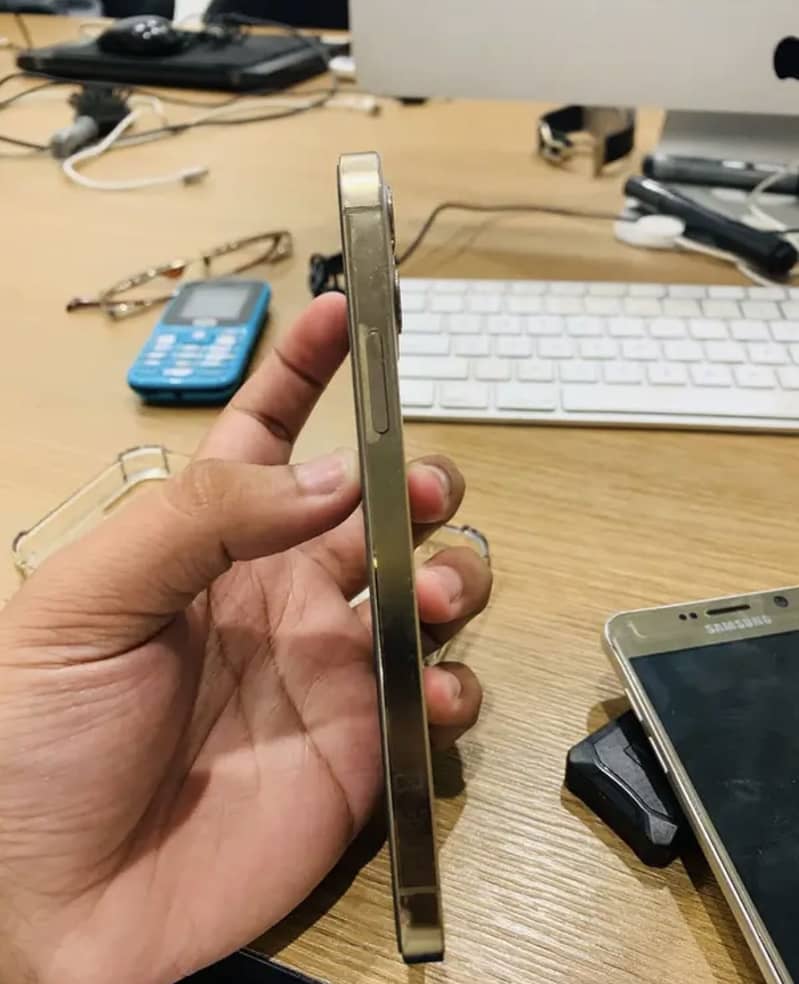 Apple iPhone 12 Pro 2
