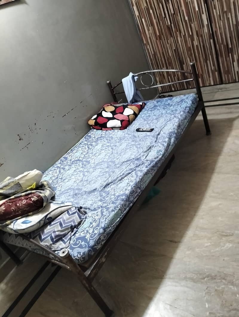 2 single iron bed 1