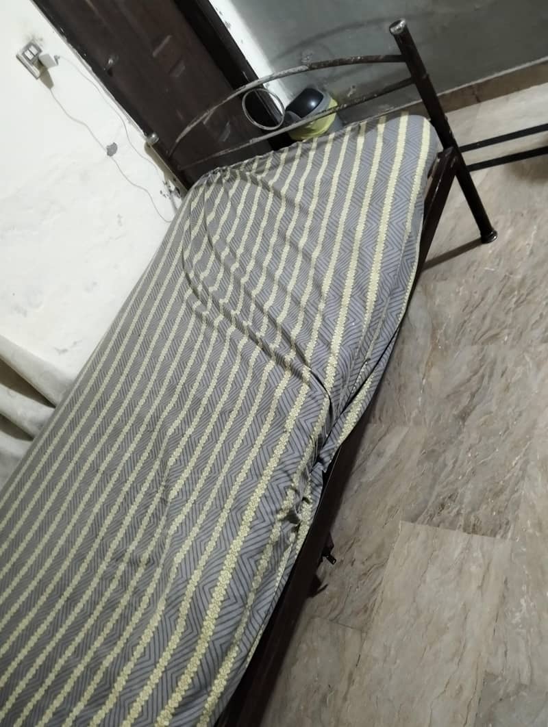 2 single iron bed 2