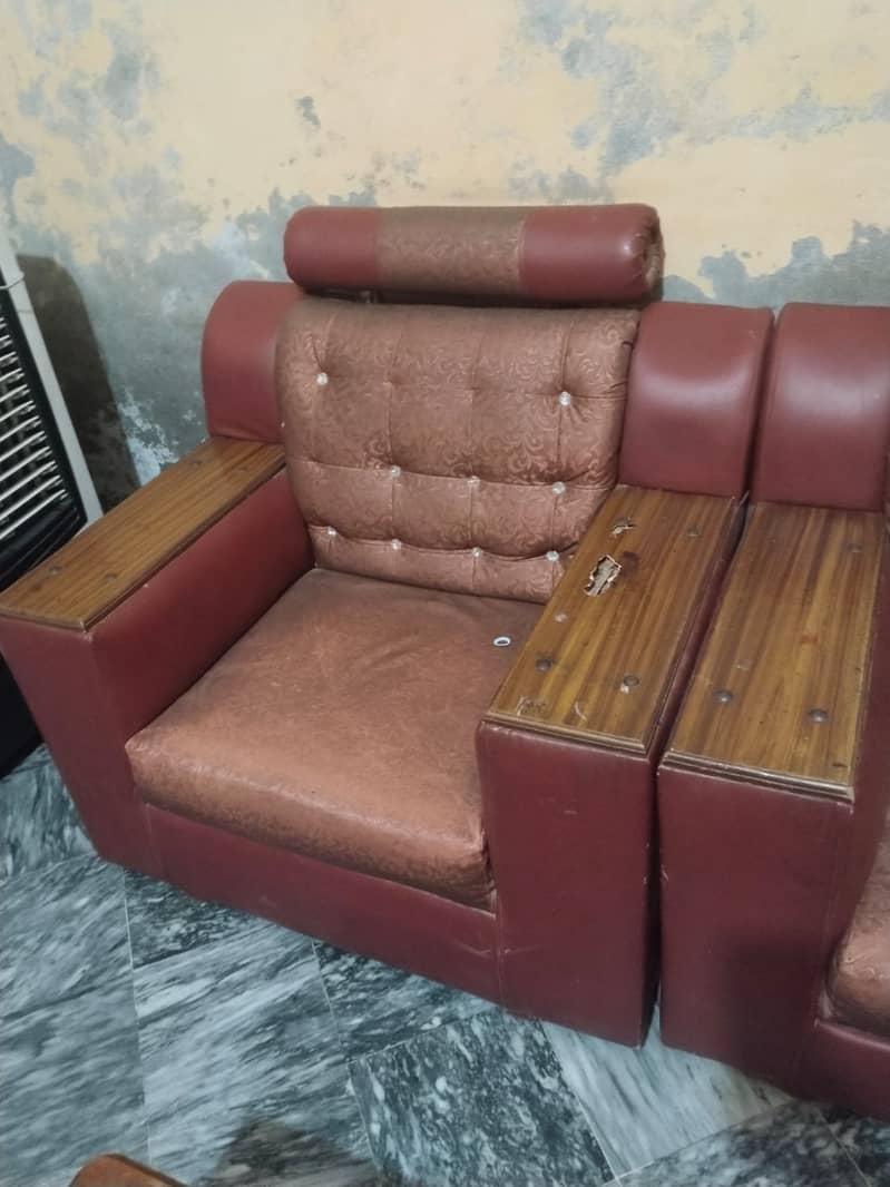Sofa set available 2