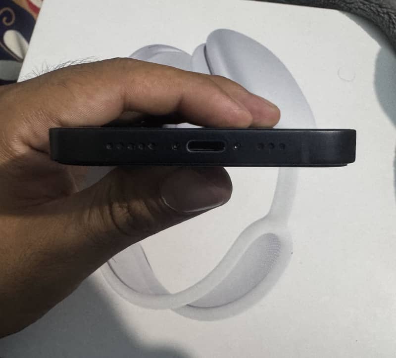 Apple iPhone 13 3