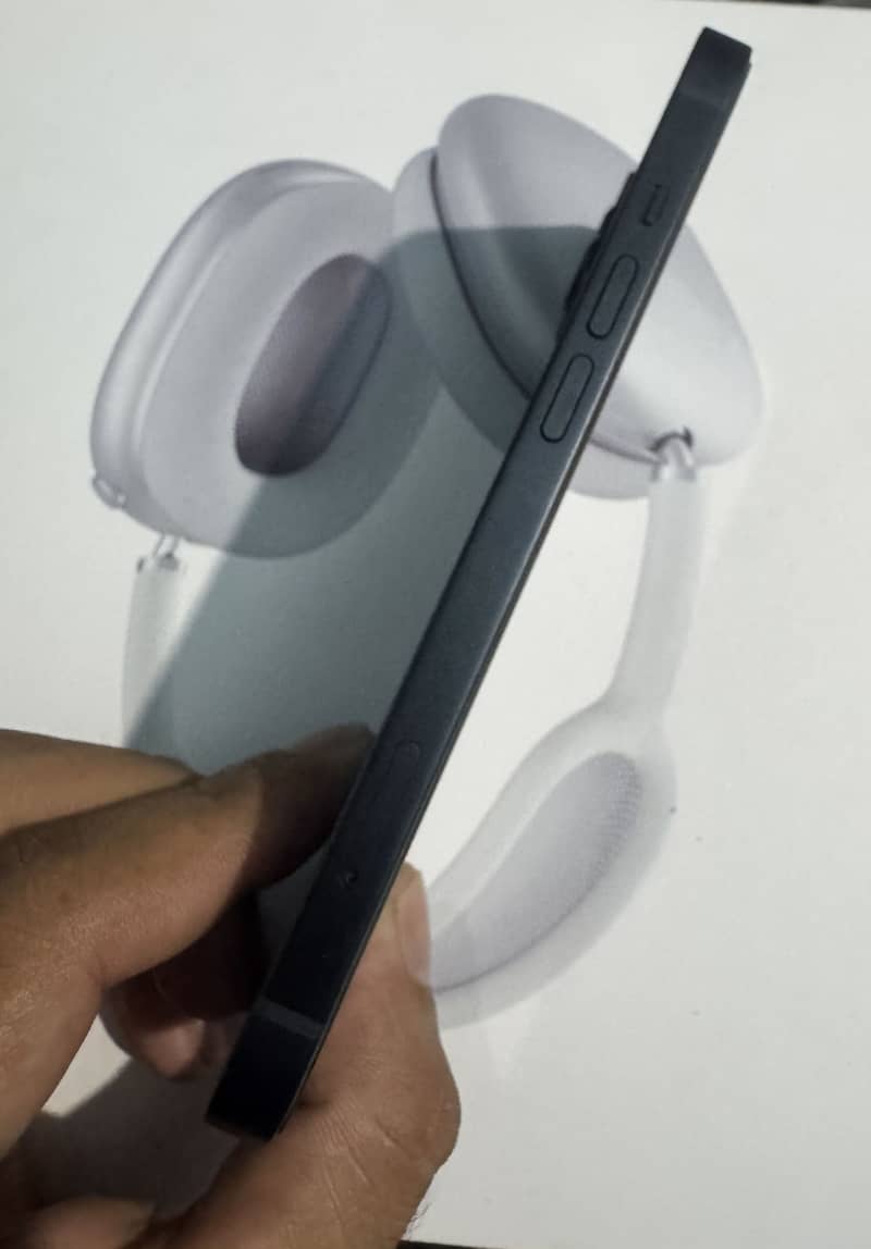 Apple iPhone 13 4