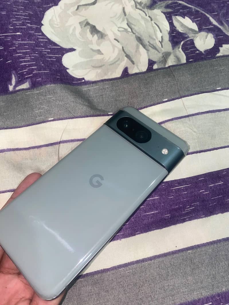 Google Pixel 8 4