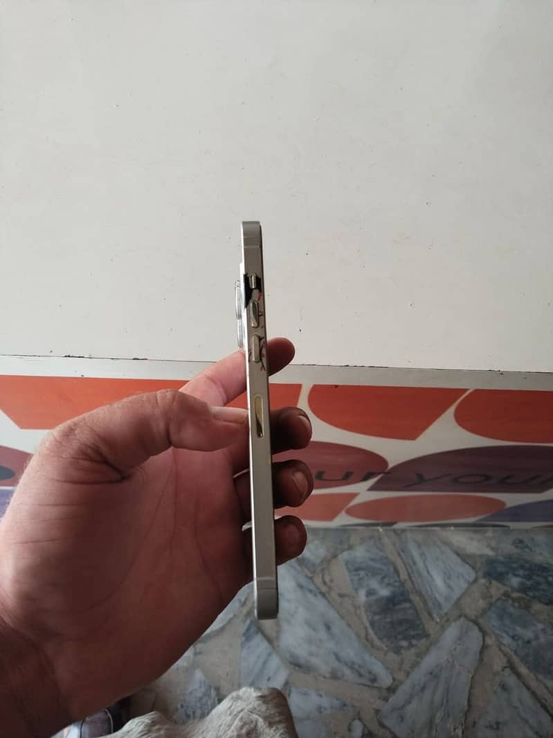 Apple iPhone 14 Pro Max 6