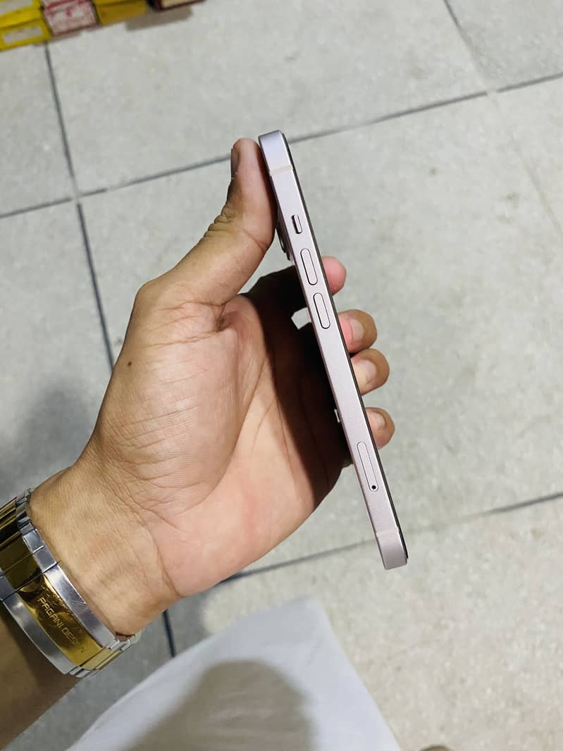 Apple iPhone 13 2