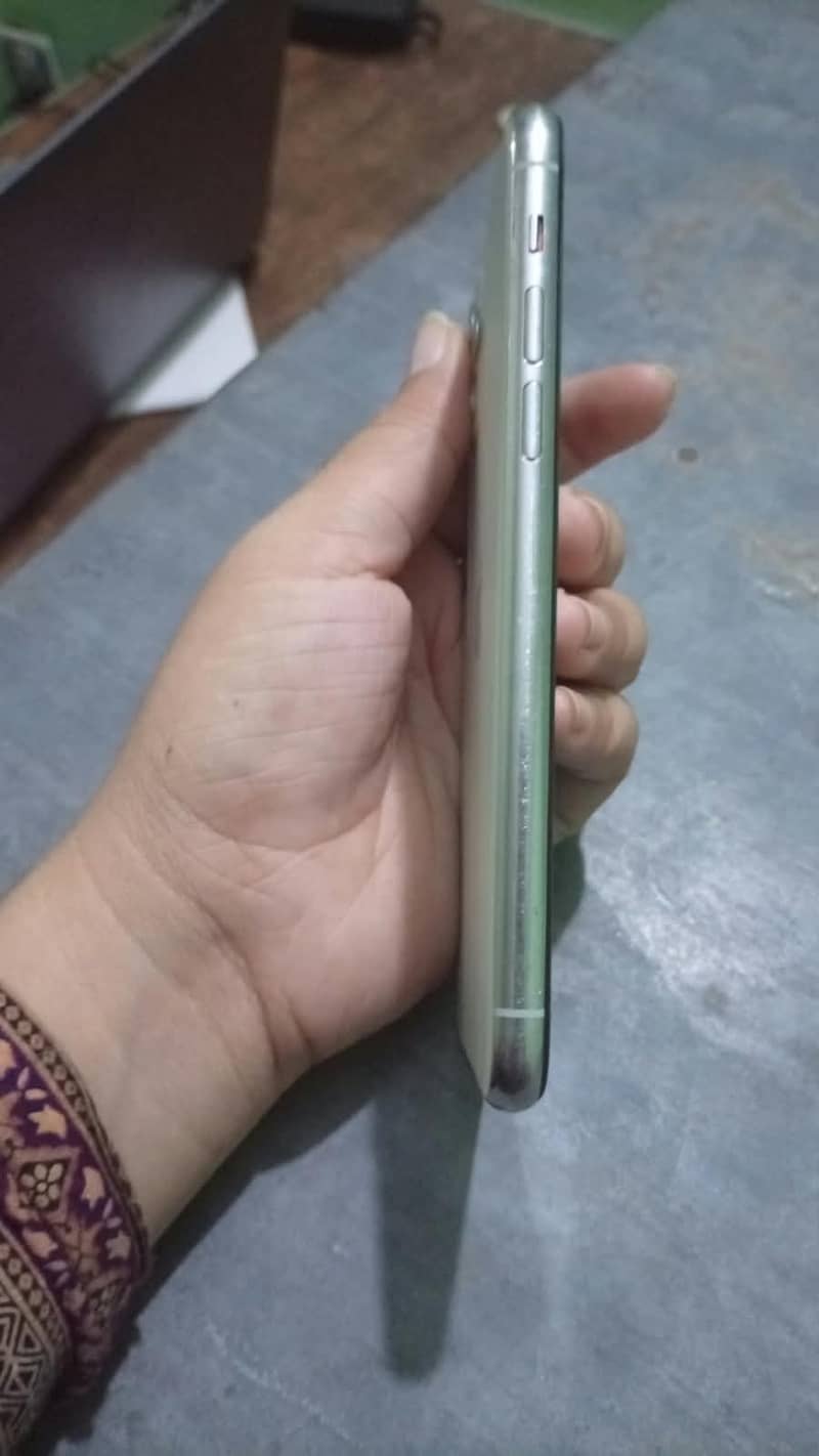 Apple iPhone 11 Pro 2