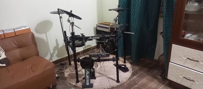 Alesis DM10 Professional Electronic Drum Kit - Excellent Condition