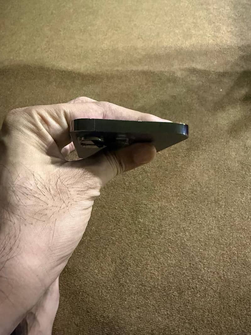 Apple iPhone 14 Pro Max 1