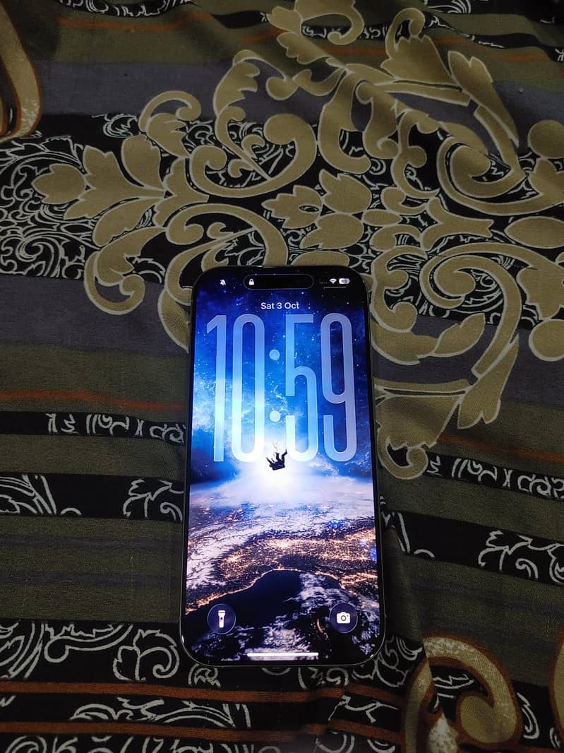 Apple iPhone 16 Pro mobile 3