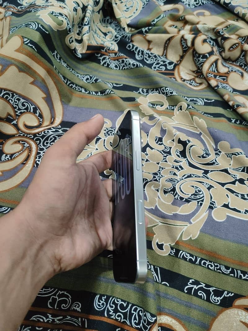 Apple iPhone 16 Pro mobile 5