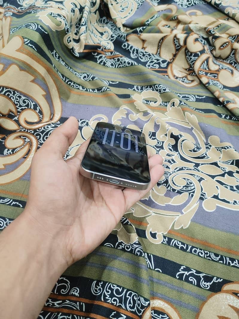 Apple iPhone 16 Pro mobile 8