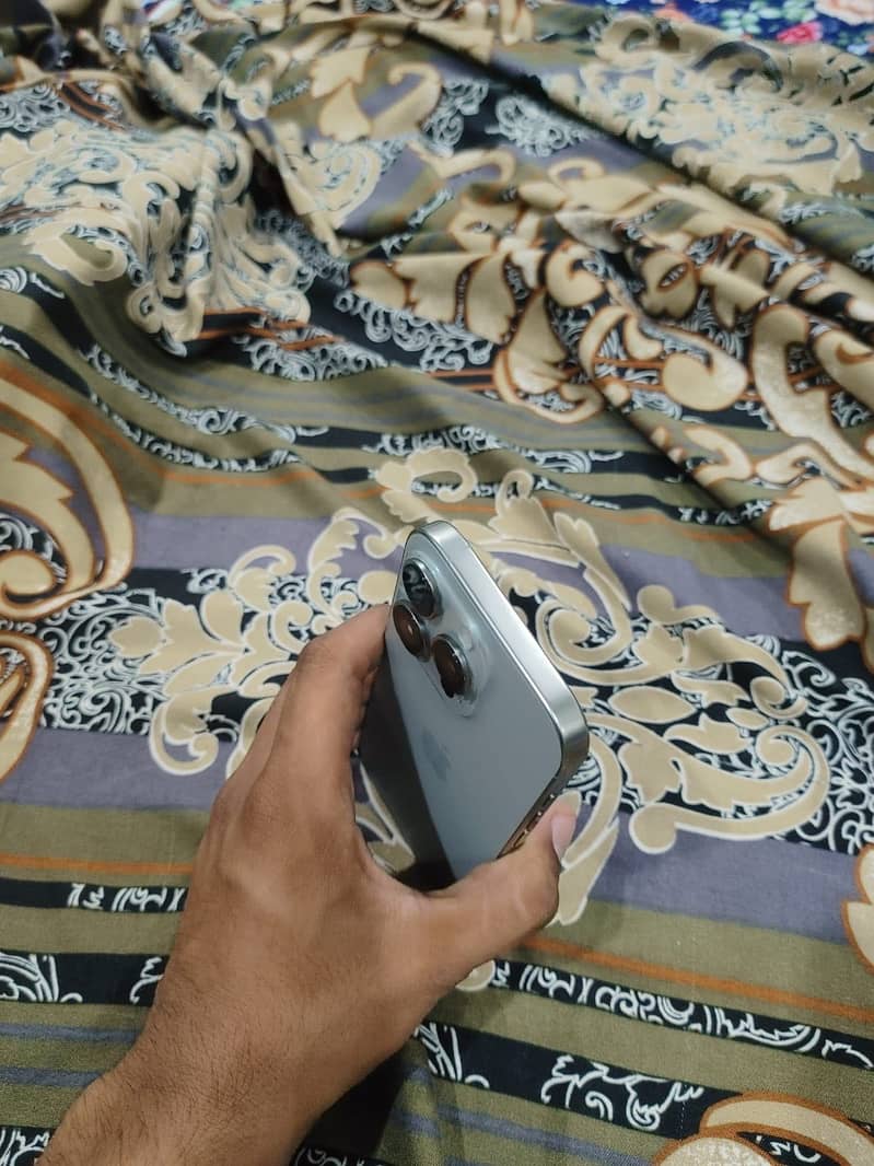Apple iPhone 16 Pro mobile 9