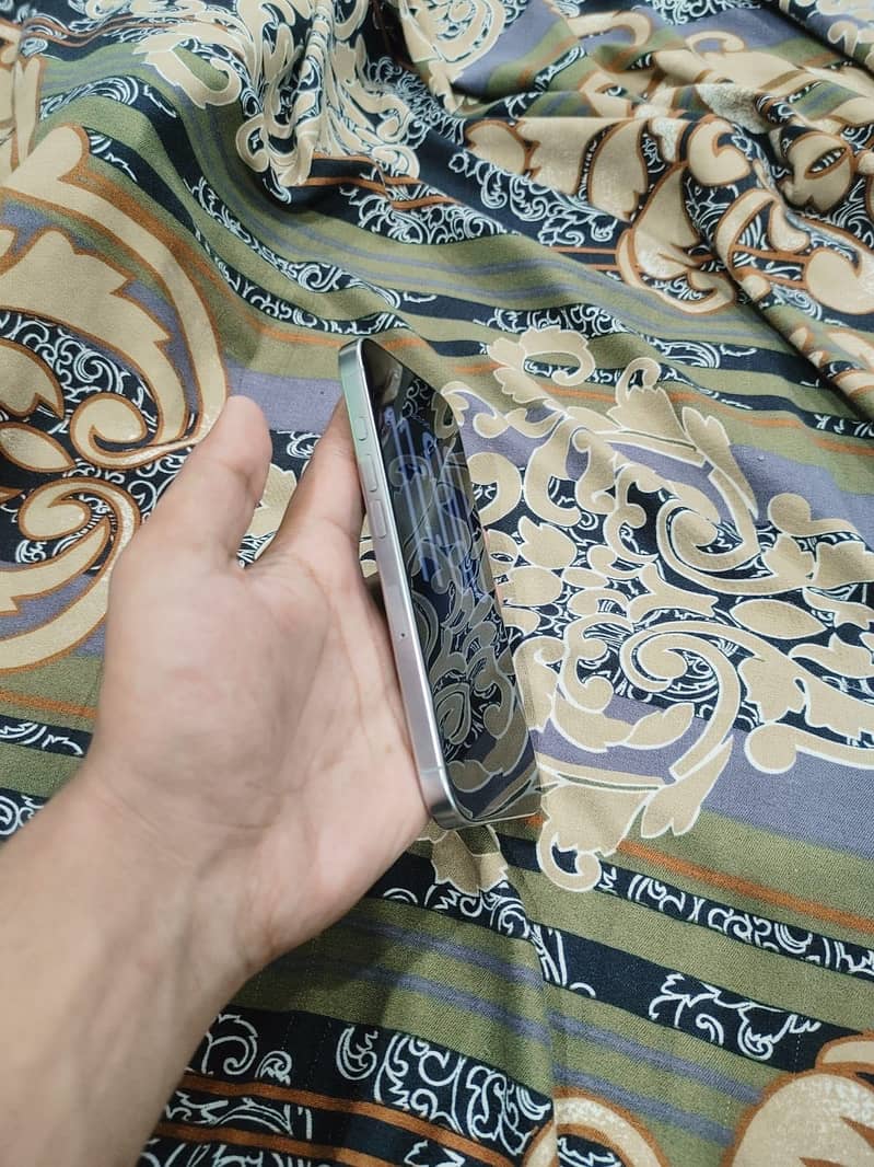 Apple iPhone 16 Pro mobile 10