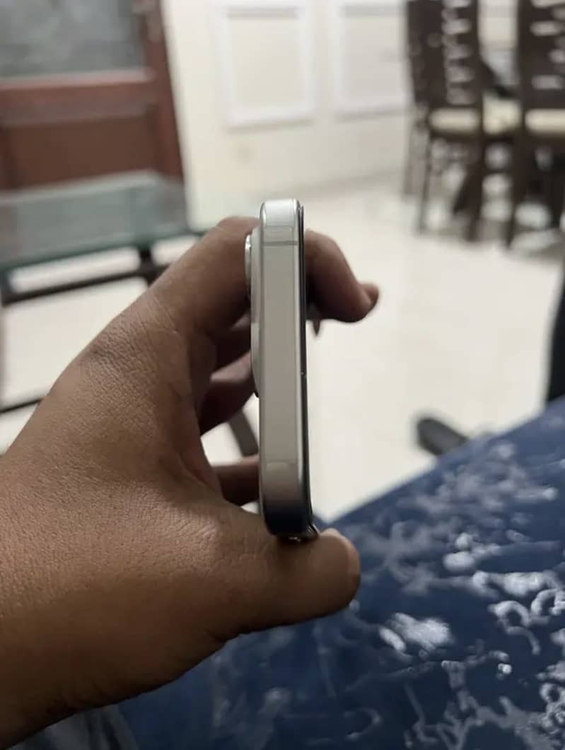 Apple iPhone 15 Pro 2