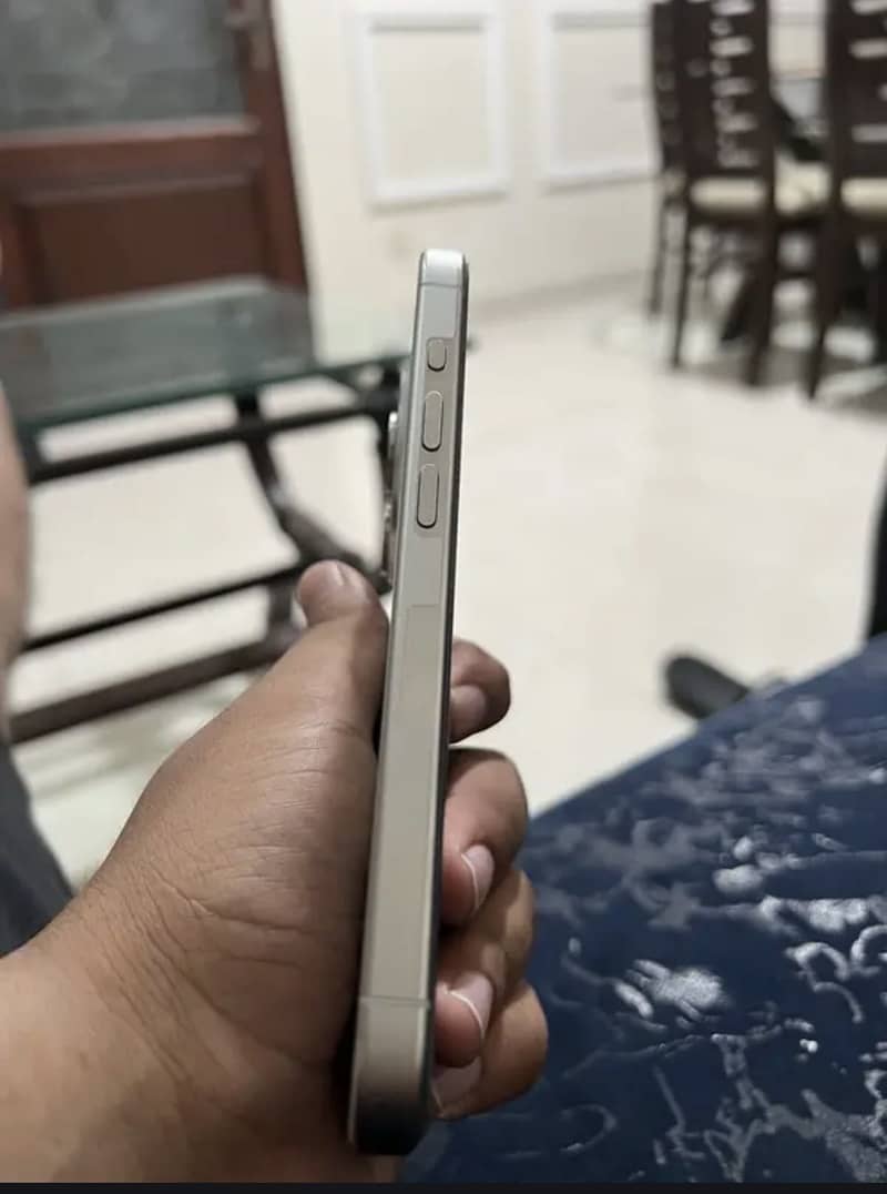 Apple iPhone 15 Pro 3