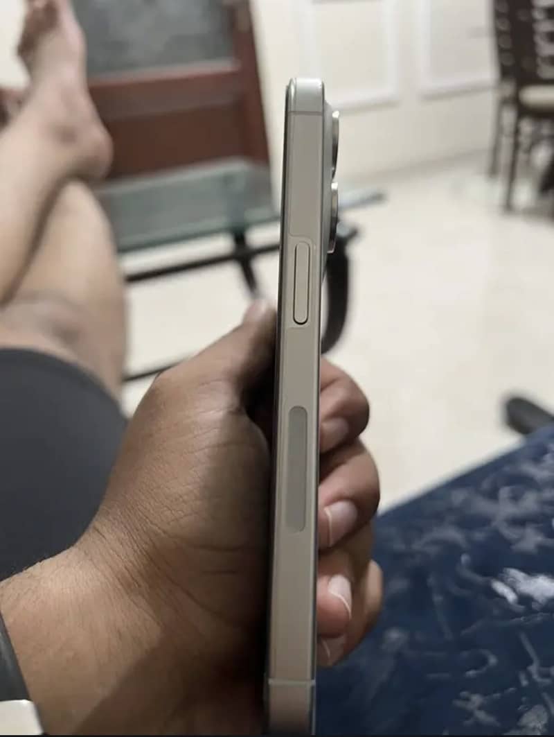 Apple iPhone 15 Pro 4