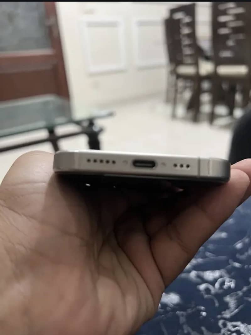 Apple iPhone 15 Pro 9