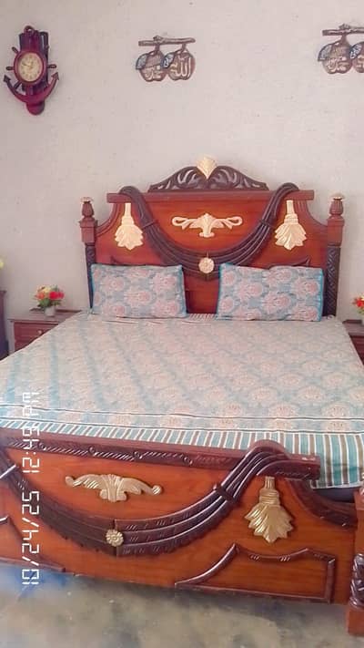 BEDS WITH DRESSING AND TWO SIDE TABLE