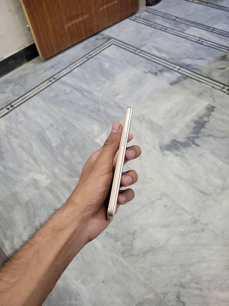 OPPO A37 4