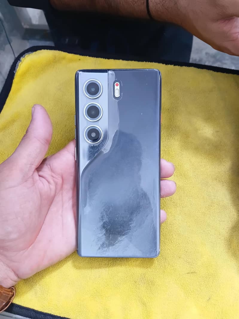 Tecno CAMON 40 Pro 1