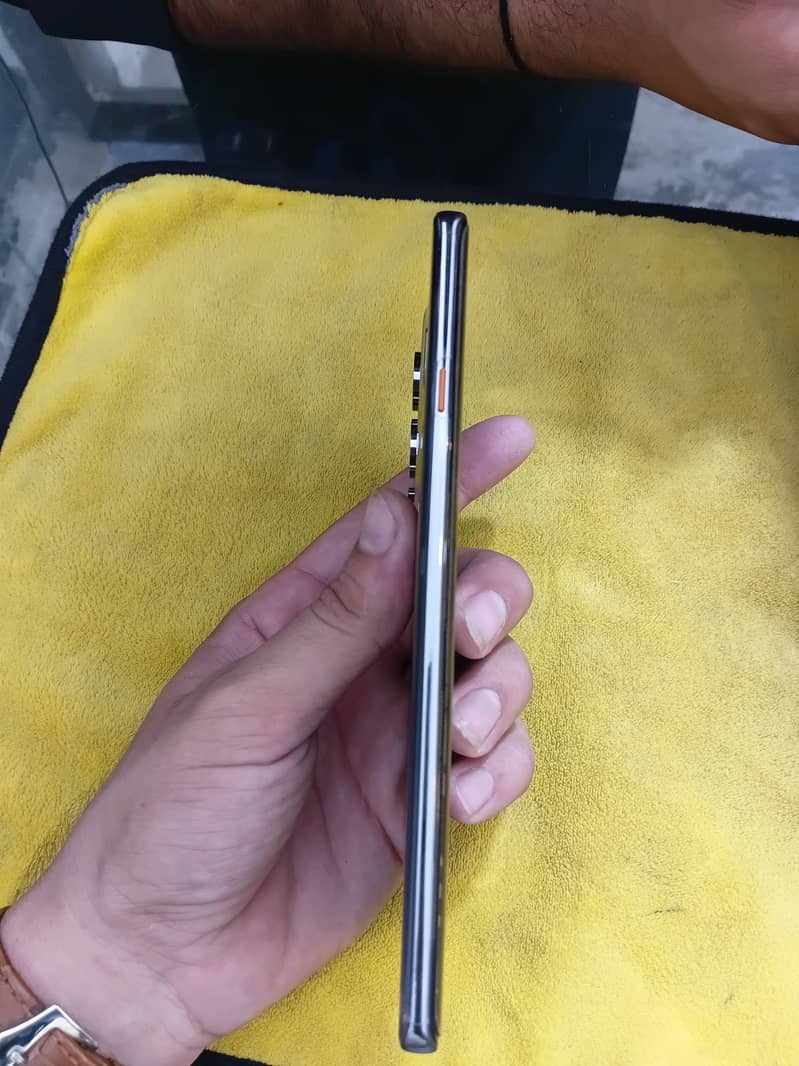 Tecno CAMON 40 Pro 4