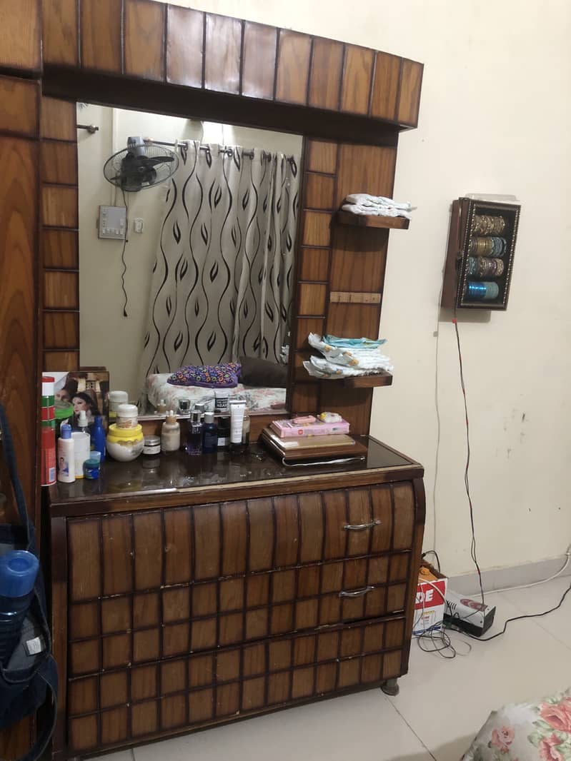 Dressing table with drawers 0