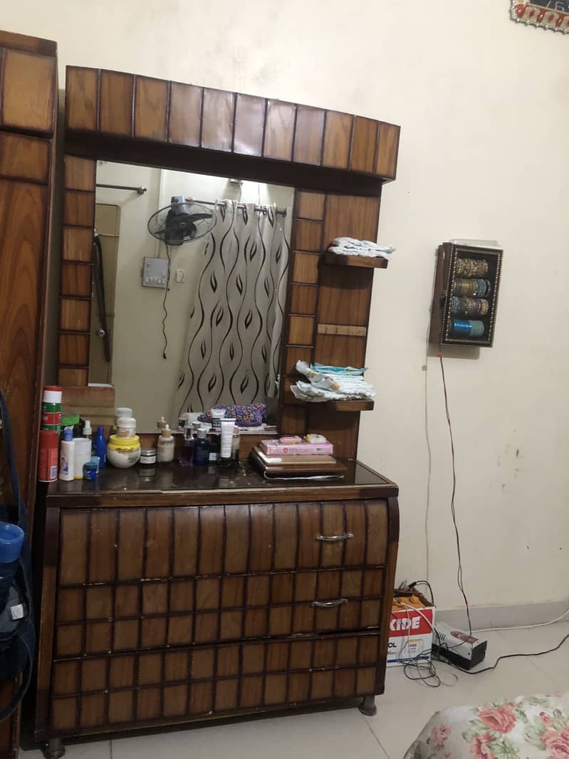 Dressing table with drawers 1