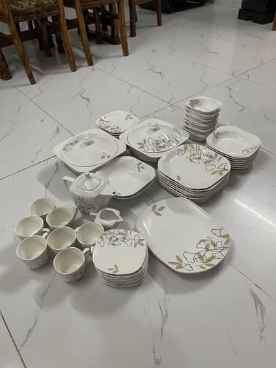 57 pieces dinner set