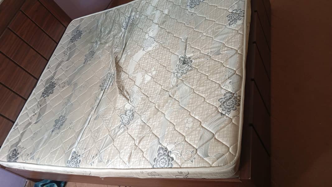queen bed with spring mattress 1