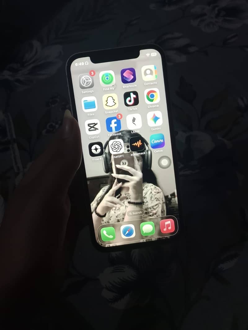 Apple iPhone 12 4