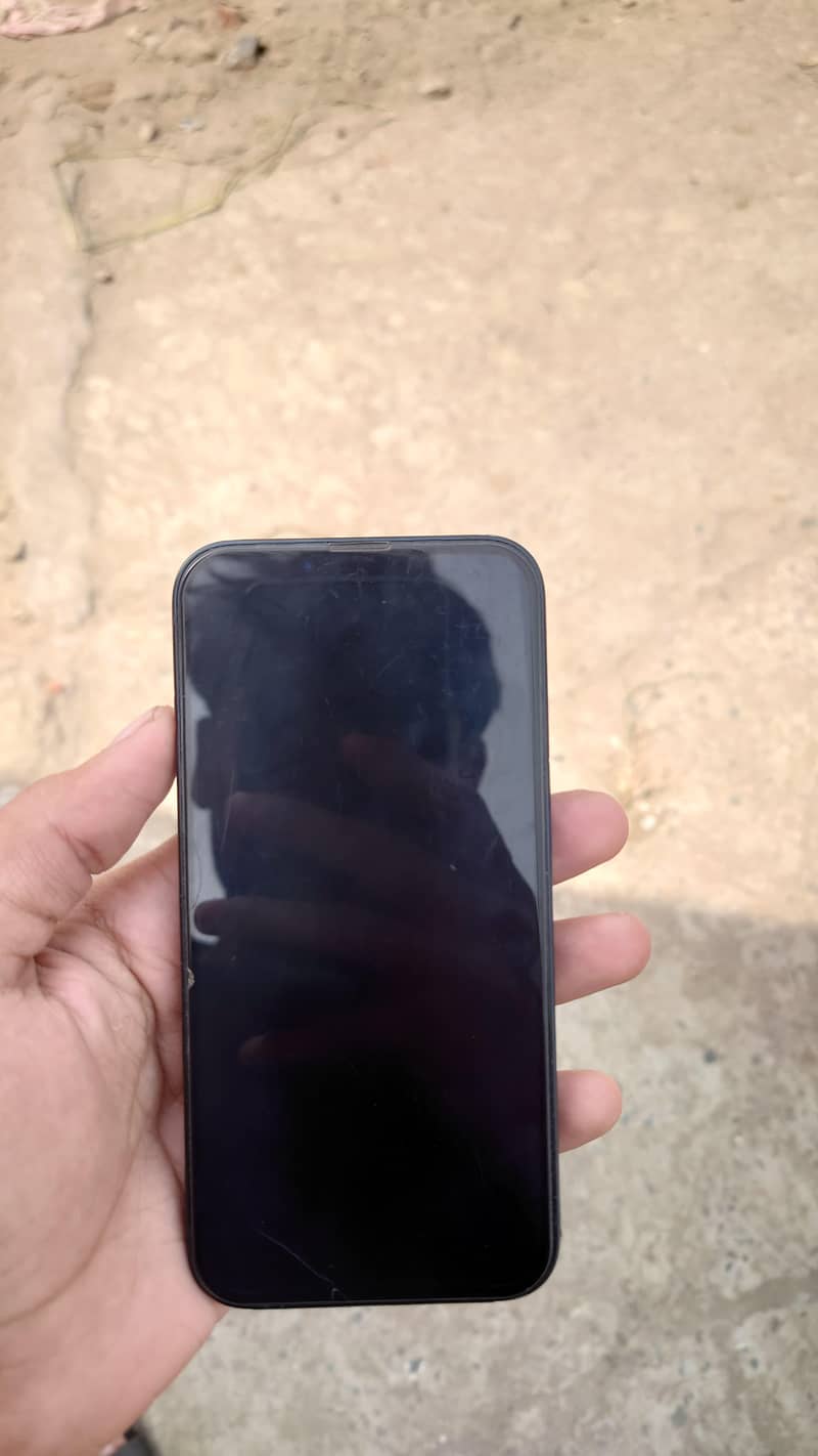 Apple iPhone 13 5