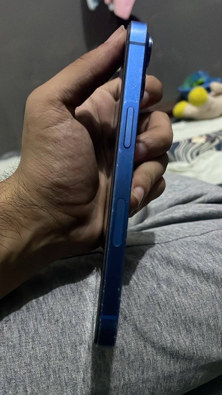 Apple iPhone 13 2