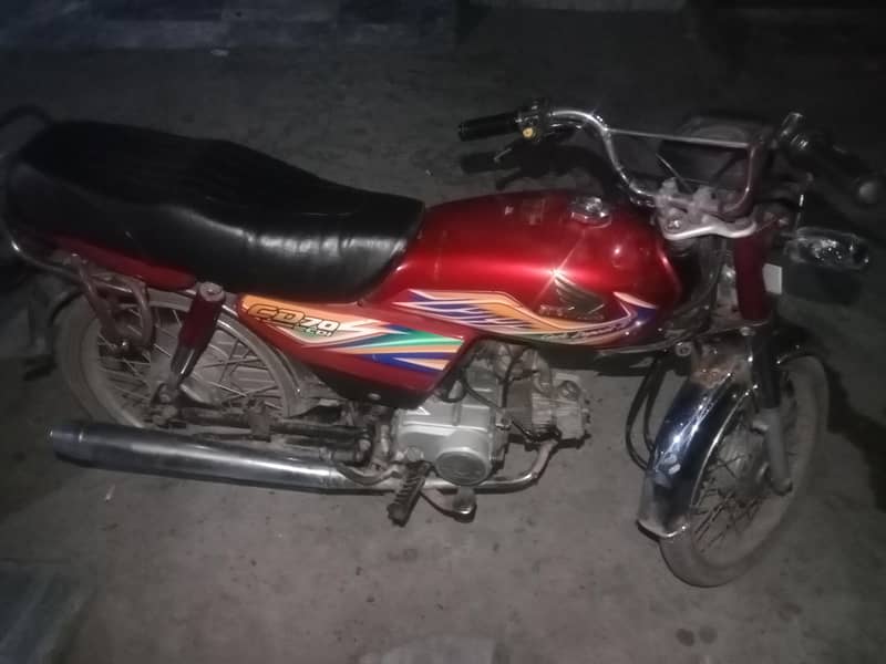 Red colour CD70 1